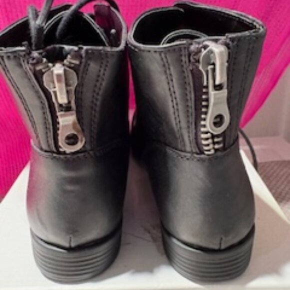 Black lace up shoe boot with back zipper - Picture 5 of 5